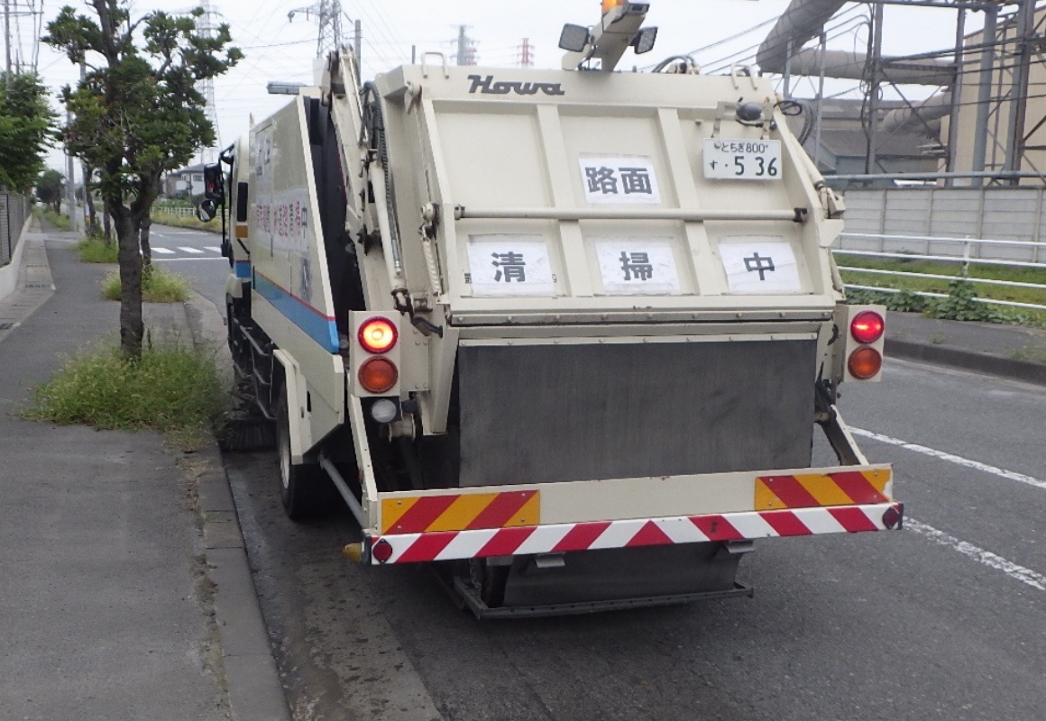 清掃車によるブラシ清掃